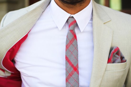 Красная подкладка галстук и платок